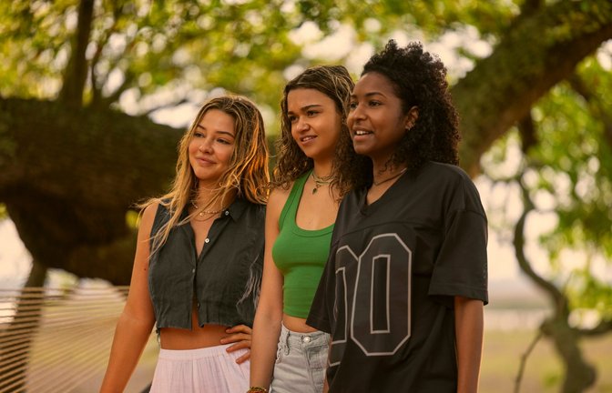 Madelyn Cline als Sarah Cameron, Madison Bailey als Kiara, Carlacia Grant als Cleo.<span class='image-autor'>Foto: JACKSON LEE DAVIS/NETFLIX</span>