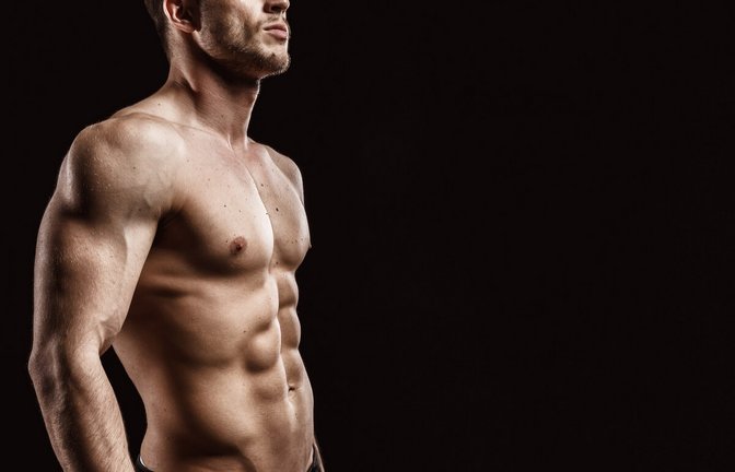 Erfahren Sie, wie Sie Intervallfasten und Muskelaufbau erfolgreich kombinieren können. Mit den besten Tipps zu Ernährung, Training und Fastenmethoden für maximale Erfolge.<span class='image-autor'>Foto: KDdesignphoto / Shutterstock.de</span>