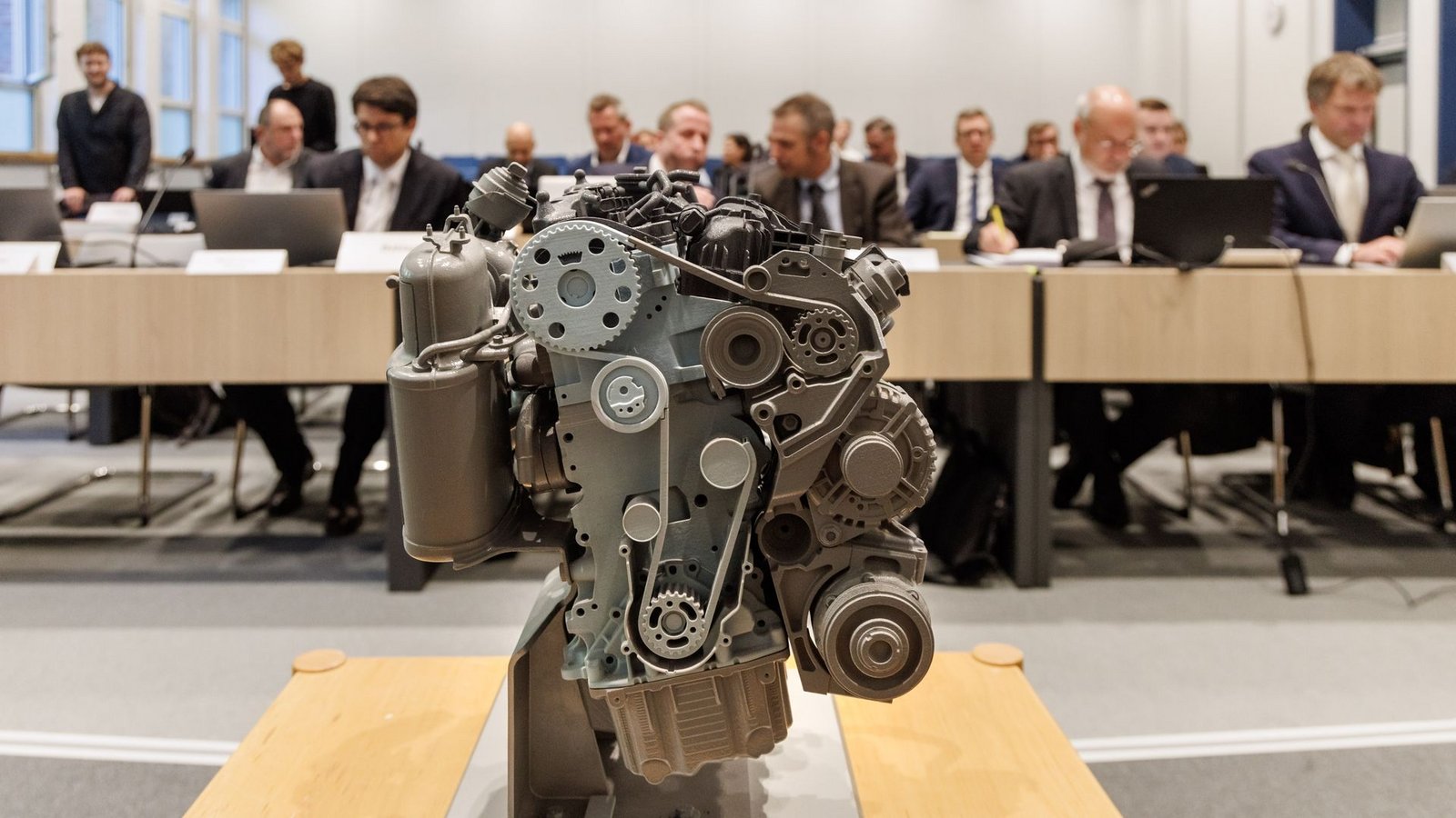 Vor dem OVG Schleswig wurde über die Genehmigung eines VW-Software-Updates in der Motorsteuerung durch das KBA verhandelt.Foto: Markus Scholz/dpa Vor dem OVG Schleswig wurde über die Genehmigung eines VW-Software-Updates in der Motorsteuerung durch das KBA verhandelt.Foto: Markus Scholz/dpa