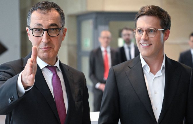 Haben sich auf einen Koalitionsvertrag geeinigt: Cem Özdemir (Grüne) und Manuel Hagel (CDU) (Archivbild).<span class='image-autor'>Foto: Bernd Weißbrod/dpa</span>