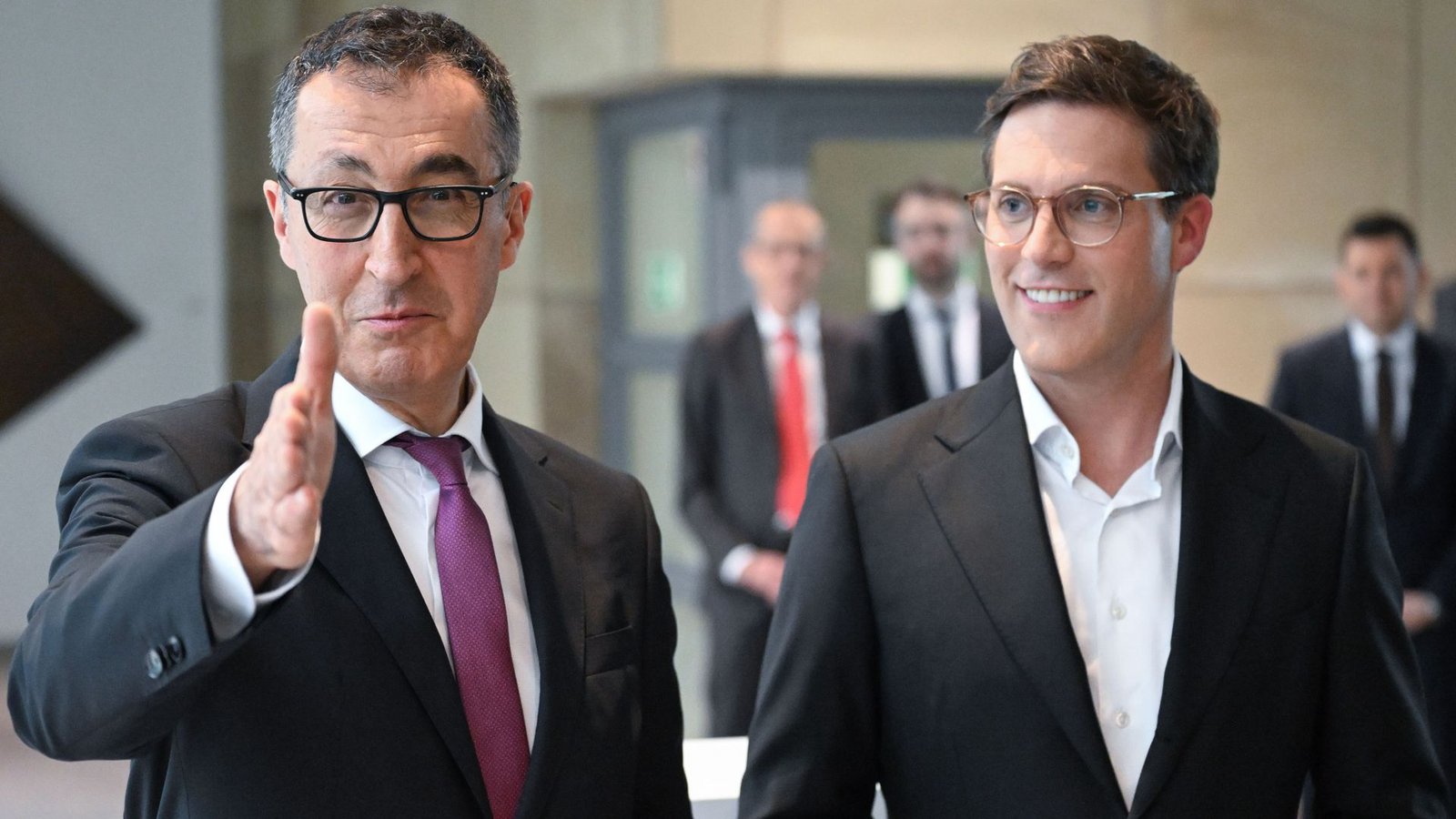 Haben sich auf einen Koalitionsvertrag geeinigt: Cem Özdemir (Grüne) und Manuel Hagel (CDU) (Archivbild).Foto: Bernd Weißbrod/dpa
