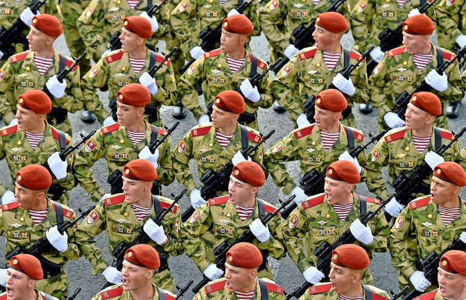 Russische Soldaten proben in Moskau für die Parade zum Tag des Sieges.<span class='image-autor'>Foto: Alexander Zemlianichenko Jr/XinH/Alexander Zemlianichenko Jr</span>