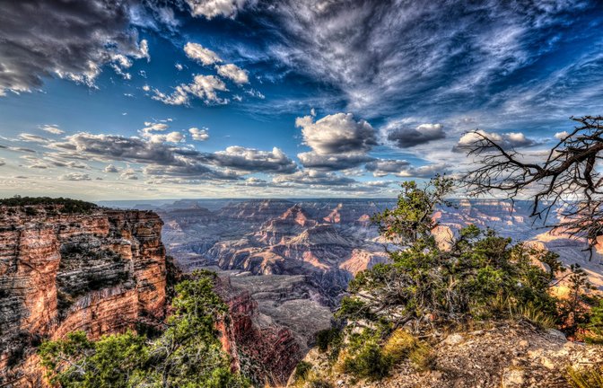 Der Grand Canyon zählt zu den größten und erhabensten Naturwundern der Erde. Der vom Colorado River durchflossene, von steilen Felswänden gesäumte Canyon ist 450 Kilometer lang, zwischen 6 und 30 Kilometer breit und bis zu 1800 Meter tief.<span class='image-autor'>Foto: Imago/Cavan Images</span>