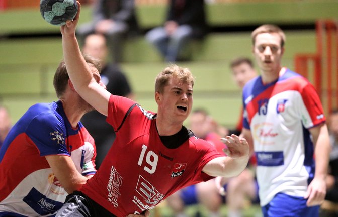 Johannes Stärk (am Ball) gehört zu denjenigen, auf die der HC Metter-Enz vorläufig verzichten muss. <span class='image-autor'>Foto: Küppers</span>