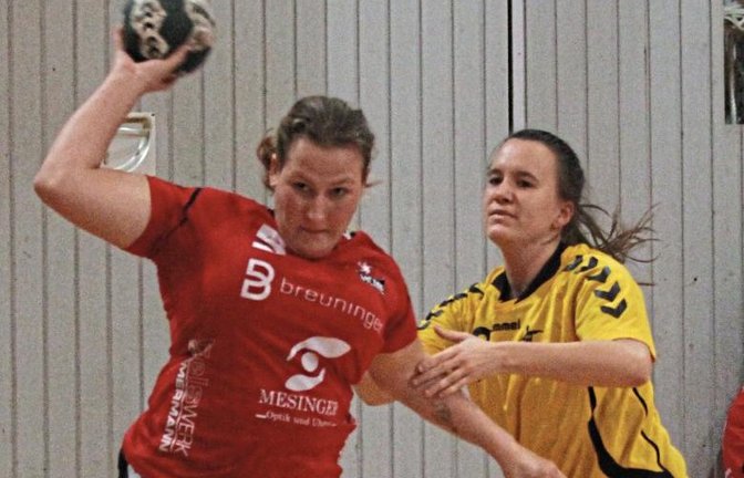 Sina Pachner (links) blieb zwar ohne Torerfolg, machte aber wie ihre Teamkameradinnen auf den AUßenpositionen ein starkes Spiel. Foto: Archiv/Nachreiner