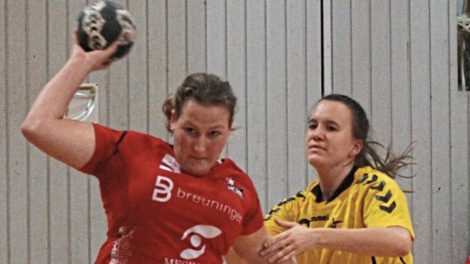 Sina Pachner (links) blieb zwar ohne Torerfolg, machte aber wie ihre Teamkameradinnen auf den AUßenpositionen ein starkes Spiel. Foto: Archiv/Nachreiner Sina Pachner (links) blieb zwar ohne Torerfolg, machte aber wie ihre Teamkameradinnen auf den AUßenpositionen ein starkes Spiel. Foto: Archiv/Nachreiner