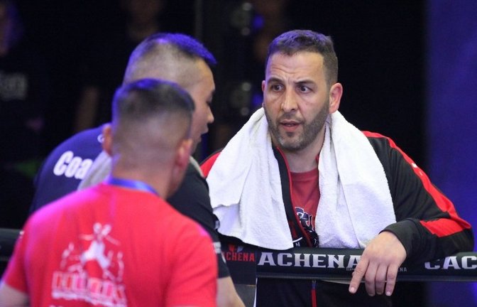 Gibt auch am Ring klare Anweisungen: Trainer und Organisator Amin Shakshir (rechts).