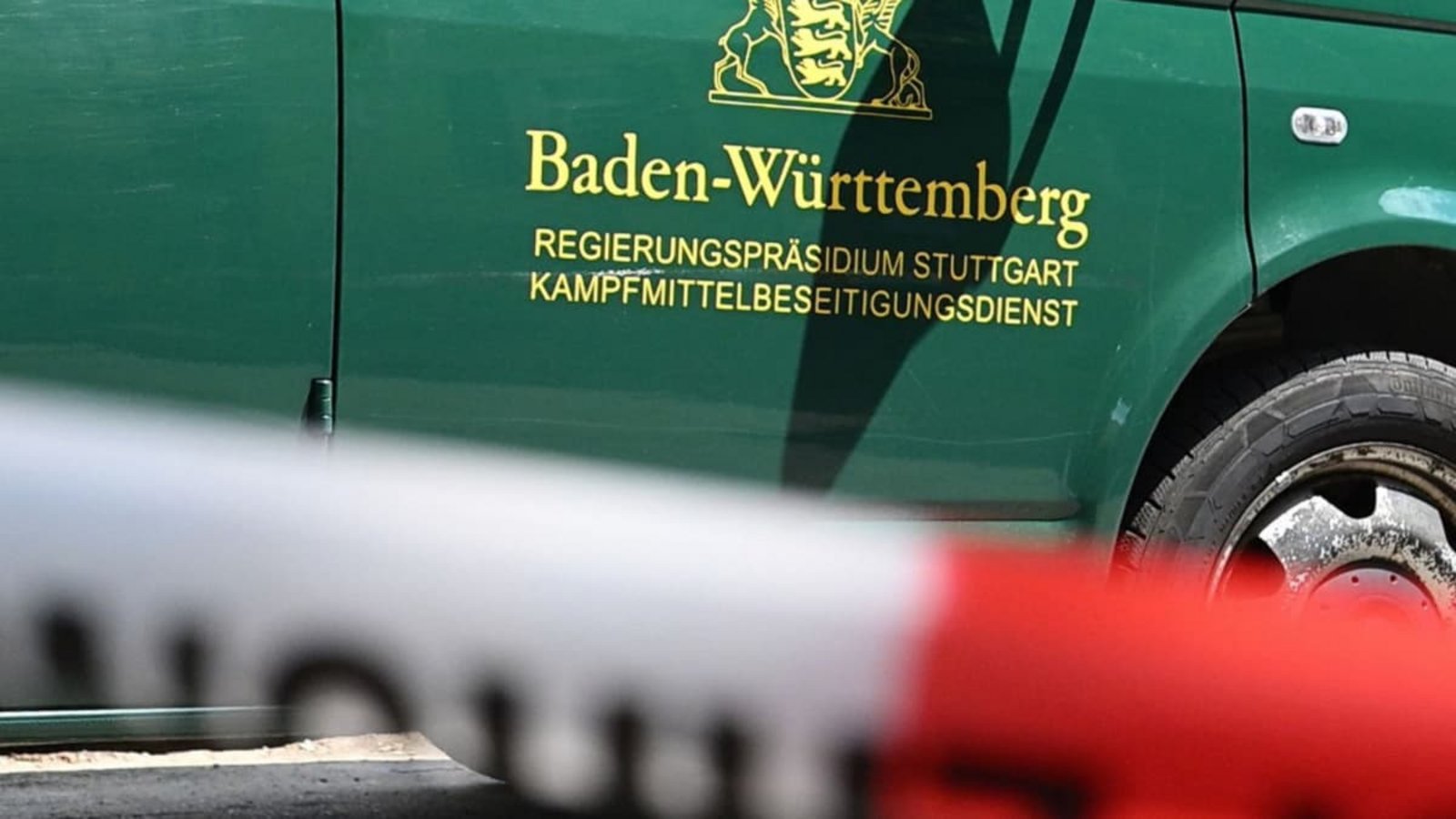 Wegen eines möglicherweise explosiven Gefahrstoffs in einer Klinikapotheke in Rottweil sind Kampfmittelexperten im Einsatz (Symbolfoto).Marijan Murat/dpa Wegen eines möglicherweise explosiven Gefahrstoffs in einer Klinikapotheke in Rottweil sind Kampfmittelexperten im Einsatz (Symbolfoto).Marijan Murat/dpa