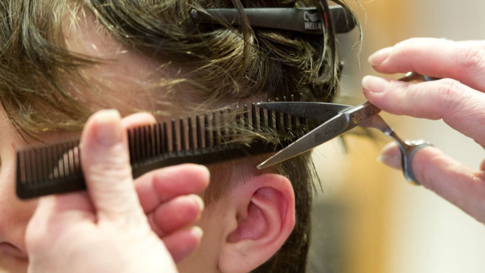 Die Arbeit in vielen Friseursalons ist von Flexibilität in der Personalplanung bestimmt. Wird sich dies ändern?Sebastian Kahnert/dpa-tmn/dpa