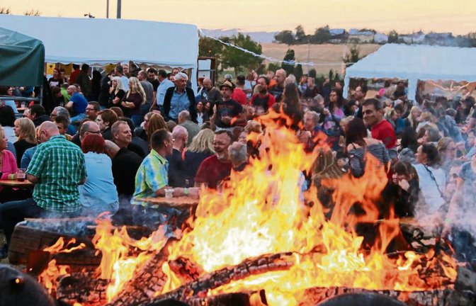 Rock am Stall in Nussdorf mit viel Musik und Lagerfeuer. Fotos: Bögel