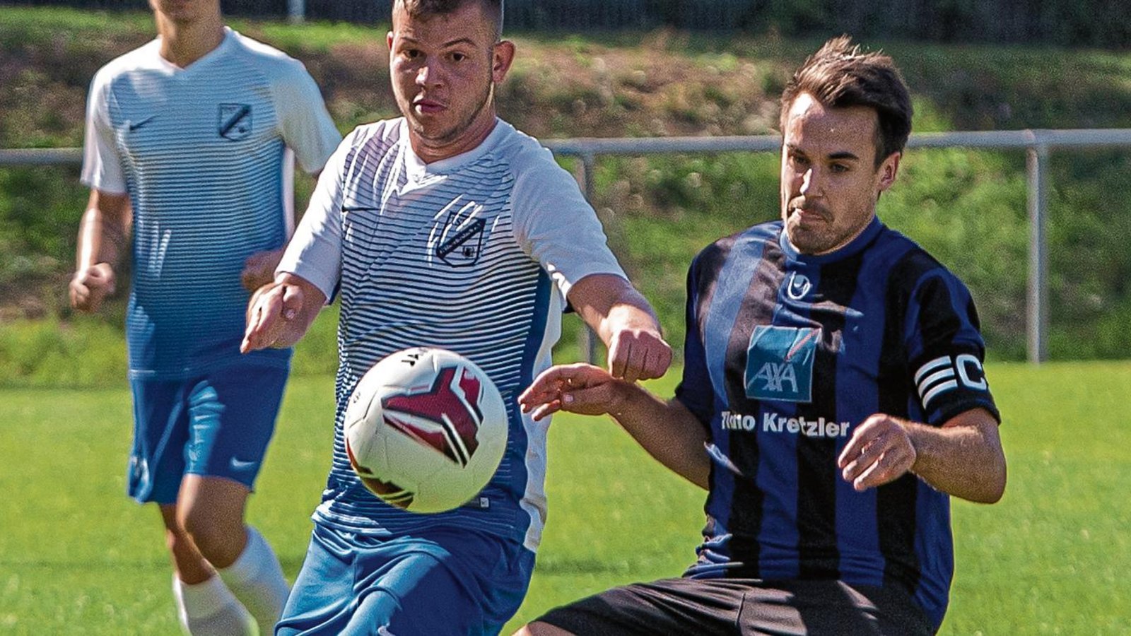 Der SV Illingen (rechts Andre Wagner) darf am 19. Juli wieder zu einem Pflichtspiel auflaufen. Im Viertelfinale des Bezirkspokals hat er den Lokalrivalen TSV Phönix Lomersheim zu Gast. Foto: Bürkle