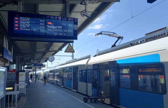 Die&nbsp; S2 fährt wegen der Stammstreckensperrung derzeit von Schorndorf aus nur bis zum Stuttgarter Hauptbahnhof oben.<span class='image-autor'>Eva Schäfer</span>