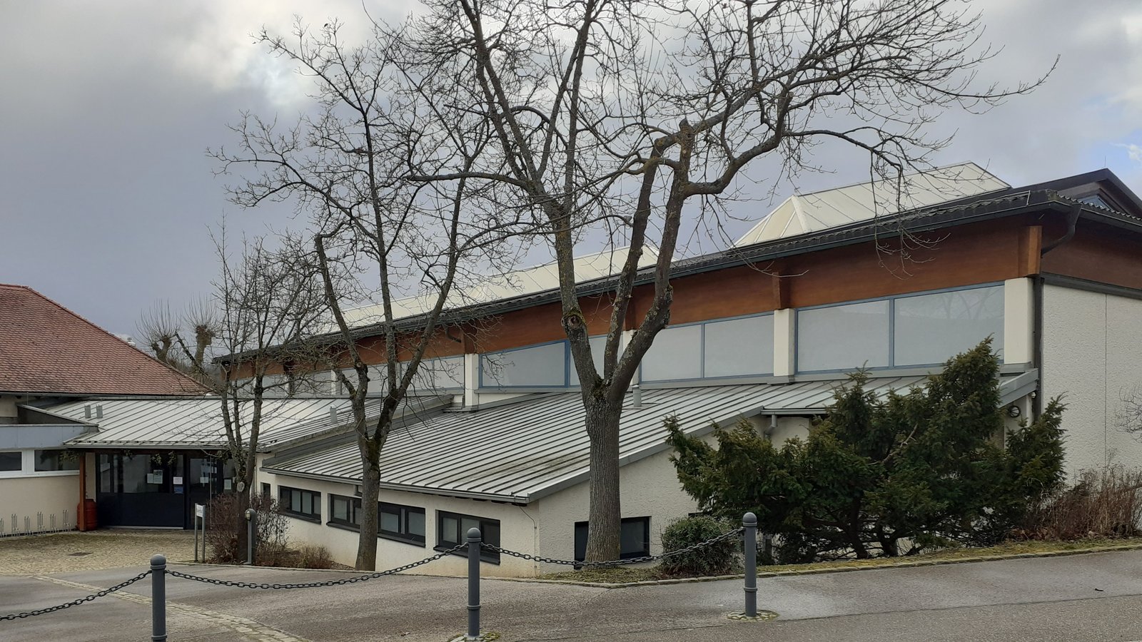 Im Rahmen des Haushaltsplans 2022 für die Stadt Oberriexingen fließen rund 500 000 Euro in die Sanierung der Sporthalle.  Foto: GlemserFoto: Glemser