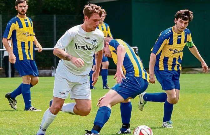 Nach Jahren in verschiedenen Staffeln der C-Liga spielen der TSV Aurich (in Weiß Daniel Heye) und der SV Riet ab sofort in der Kreisliga B 7 direkt gegeneinander. Bislang gab es das Derby nur beim Vaihinger Stadtpokal. Foto: Simecek