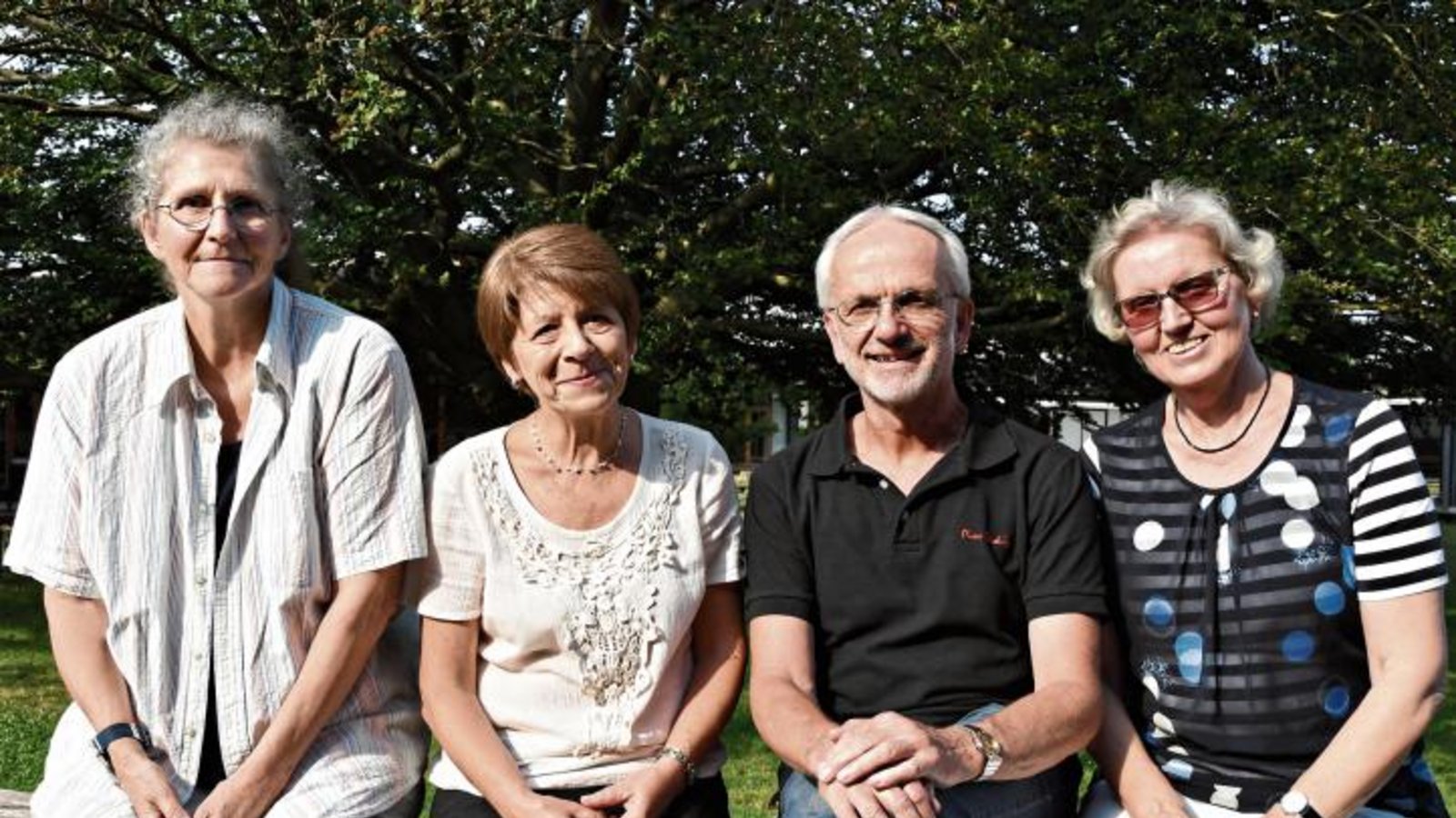 Nach 104 Jahren pädagogischer Arbeit am Lichtenstern-Gymnasium ist Schluss: Ursula Grzonka, Ilona Frank, Klaus Ulmer und Karin Dornemann (von links) sagen der Sachsenheimer „Schule im Park“ ade und sind gespannt, was der Ruhestand bringen wird. Foto: p