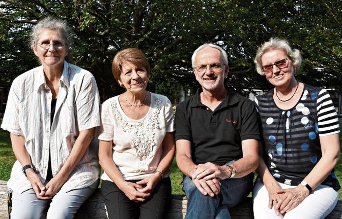 Nach 104 Jahren pädagogischer Arbeit am Lichtenstern-Gymnasium ist Schluss: Ursula Grzonka, Ilona Frank, Klaus Ulmer und Karin Dornemann (von links) sagen der Sachsenheimer „Schule im Park“ ade und sind gespannt, was der Ruhestand bringen wird. Foto: p