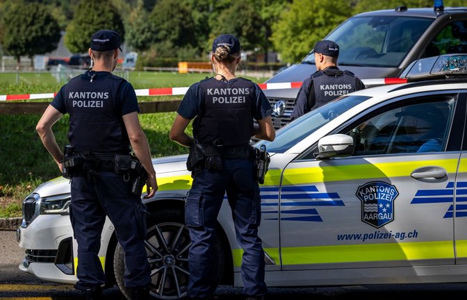 Die Polizei hat Projektile und Munitionsspuren mehrerer Waffentypen gefunden.<span class='image-autor'>Michael Buholzer/KEYSTONE/dpa</span>