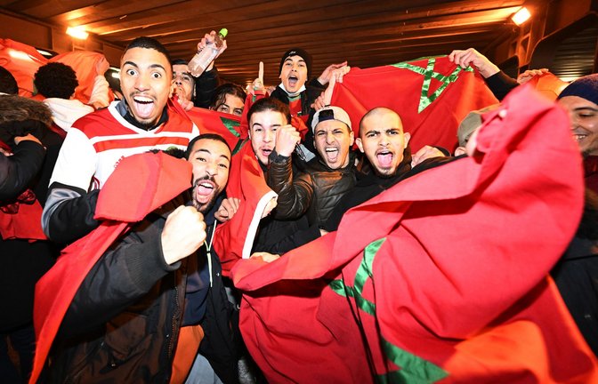 Wie hier in Düsseldorf haben Marokko-Fans auch in Frankfurt gefeiert.<span class='image-autor'>Foto: dpa/Roberto Pfeil</span>