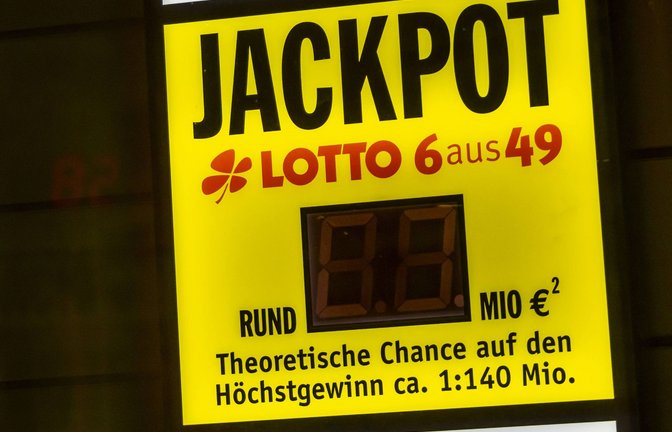 Wegen eines Cyberangriffs konnten Lotto-Spieler in einigen Bundesländern am Dienstag keinen Tipp online abgeben (Archivbild).<span class='image-autor'>Foto: IMAGO/Arnulf Hettrich/IMAGO/Arnulf Hettrich</span>