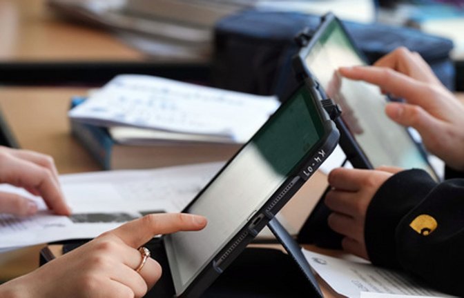 Tablets an Schulen: Schüler sollen künftig einen noch besseren Zugang zu digitalen Lernmitteln erhalten.<span class='image-autor'>Foto: dpa/Soeren Stache</span>