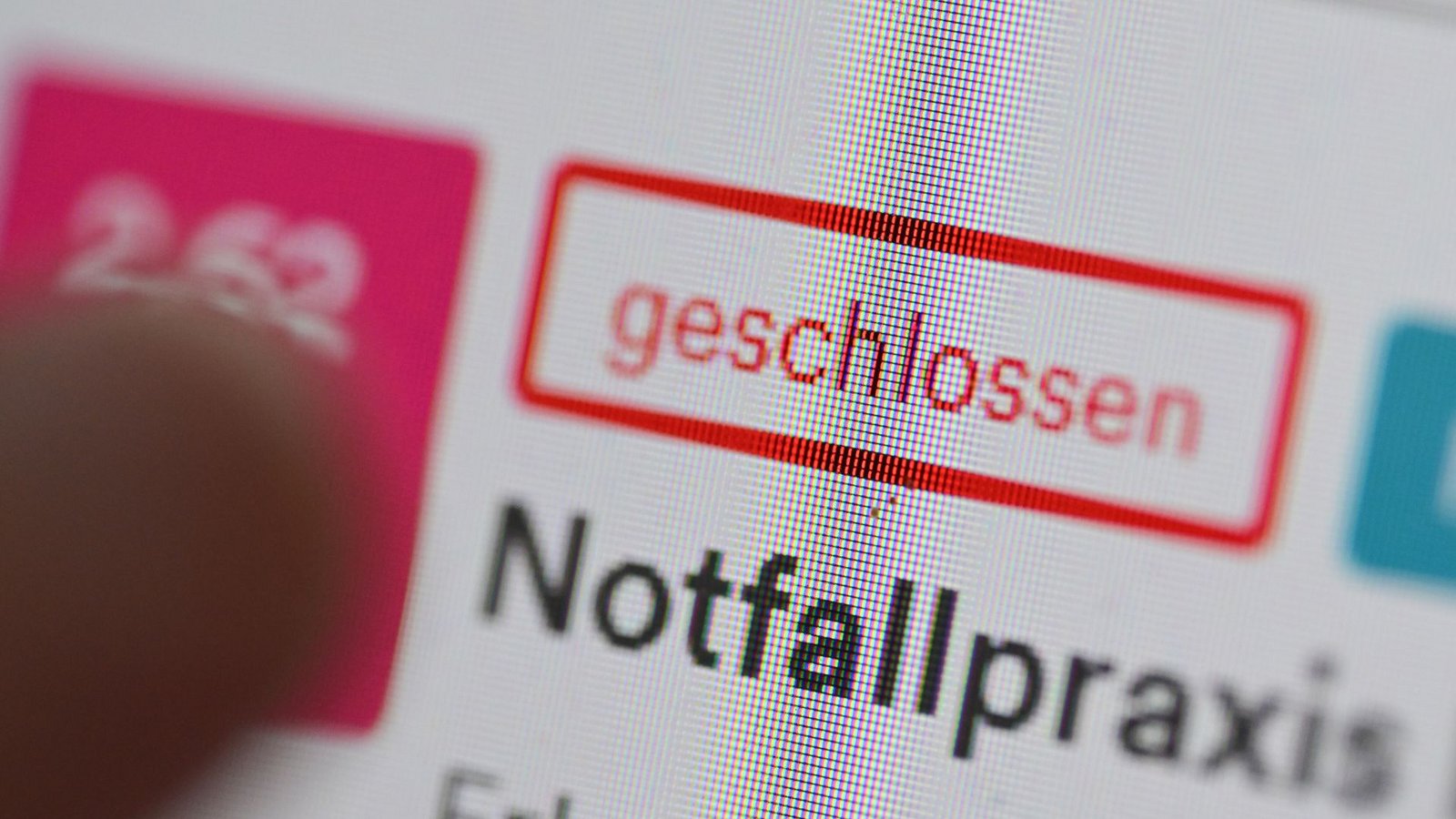 Auf einer Internetseite ist ein Hinweis auf eine geschlossene Notfallpraxis zu lesen.Foto: dpa/Bernd Weißbrod Auf einer Internetseite ist ein Hinweis auf eine geschlossene Notfallpraxis zu lesen.Foto: dpa/Bernd Weißbrod
