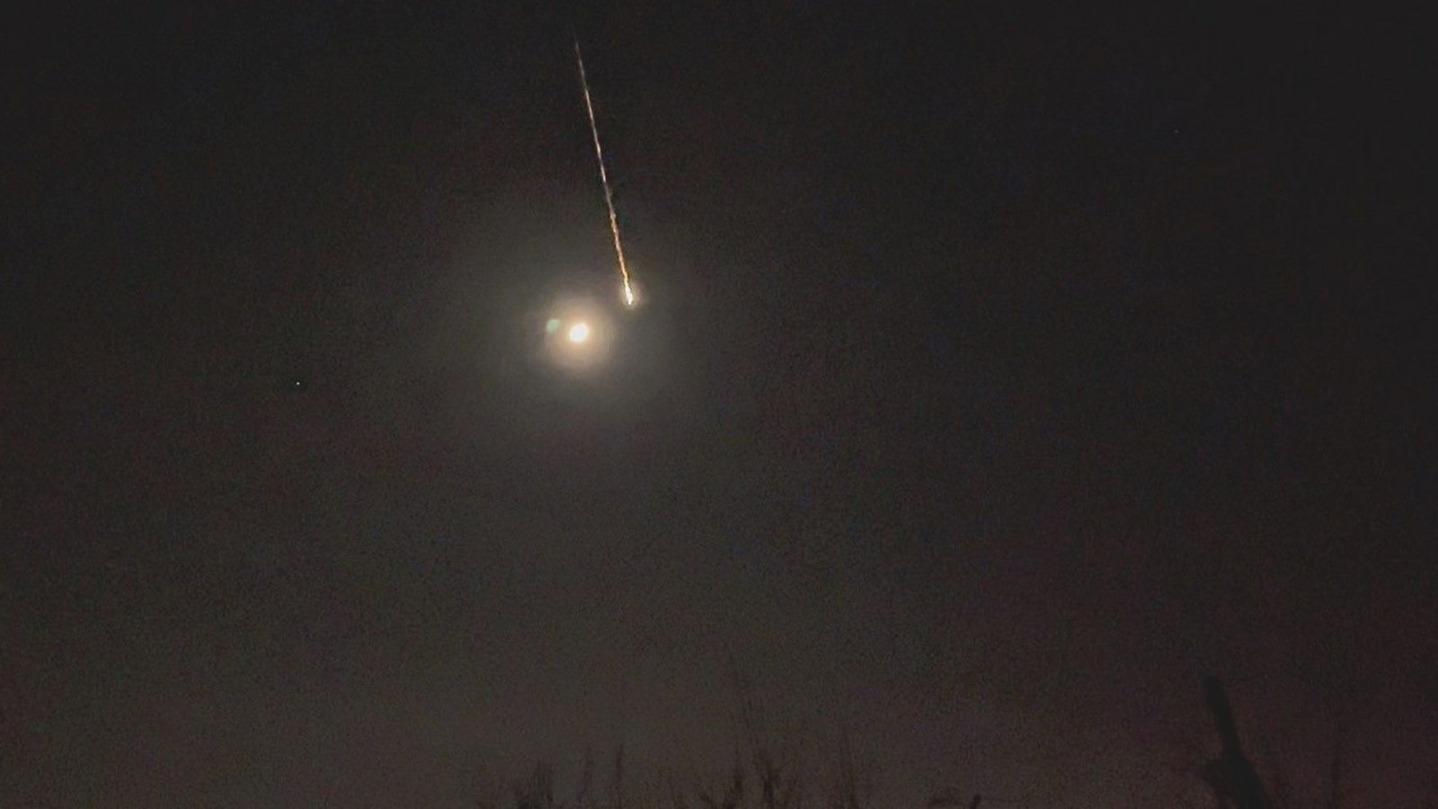 War es ein Asteroid wie im Winter über Berlin? Worum es sich bei dem Flugobjekt handelte, ist bislang unklar. (Archivbild)Foto: dpa/Christoph Seidler