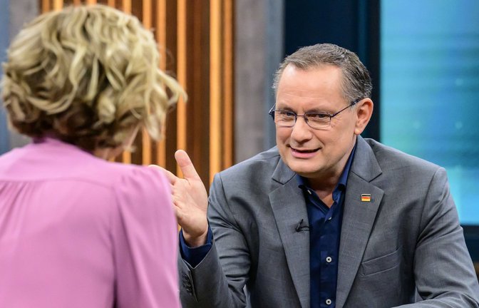 In Erklärungsnöten: AfD-Chef Timo Chrupalla in der ARD-Talkshow mit Caren Miosga.<span class='image-autor'>Foto: IMAGO/HMB-Media</span>