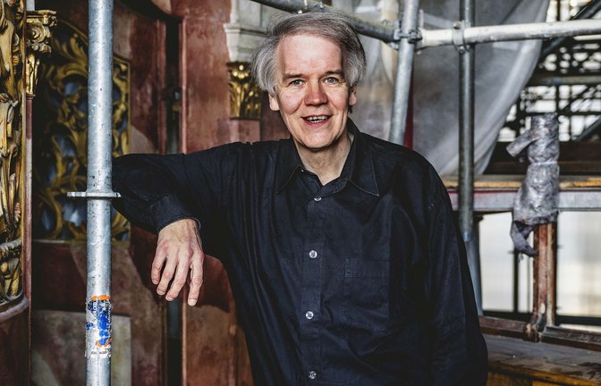 „Diese Orgel mit ihrem ganzen Pomp ist im Grunde ein Instrument der Bescheidenheit“, sagt Stephan Debeur.   

Foto: Andreas Reiner/<span class='image-autor'>Foto: &nbsp;</span>