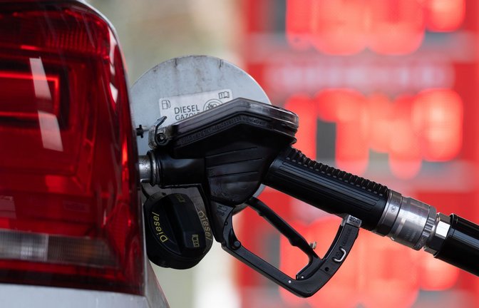 Der Tankrabatt kommt. (Symbolbild)<span class='image-autor'>Foto: Sebastian Kahnert/dpa</span>