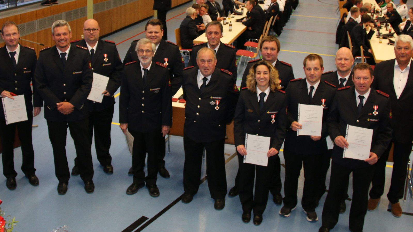 Ehrungen bei der Hauptversammlung der Eberdinger Feuerwehr in Hochdorf; links Kommandant Frank Sattler, rechts Bürgermeister Peter Schäfer. Foto: Bögel Ehrungen bei der Hauptversammlung der Eberdinger Feuerwehr in Hochdorf; links Kommandant Frank Sattler, rechts Bürgermeister Peter Schäfer. Foto: Bögel