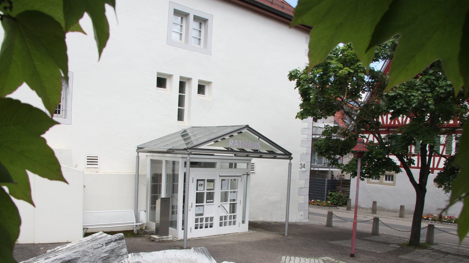 Drei Listen wollen wieder ihre Kandidaten in den Gemeinderat im Eberdinger Rathaus entsenden.  Foto: Banholzer