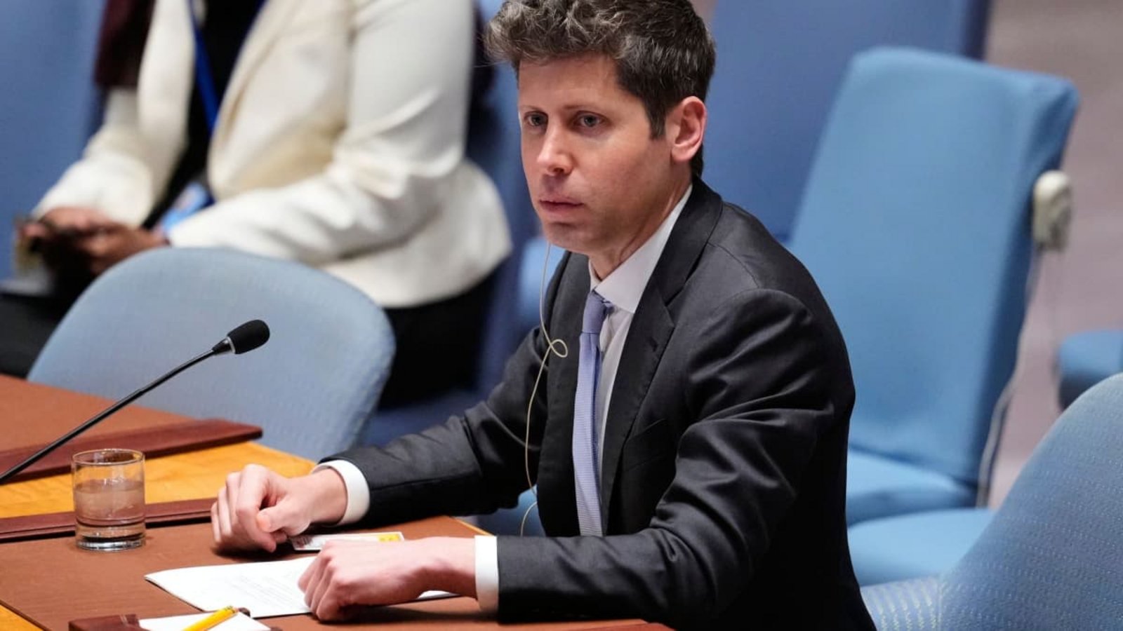 Sam Altman, CEO von OpenAI, und weitere Chefs von KI-Konzernen sprachen vor dem UN-Sicherheitsrat über die Risiken ihrer Technologie.Yuki Iwamura/AP/dpa