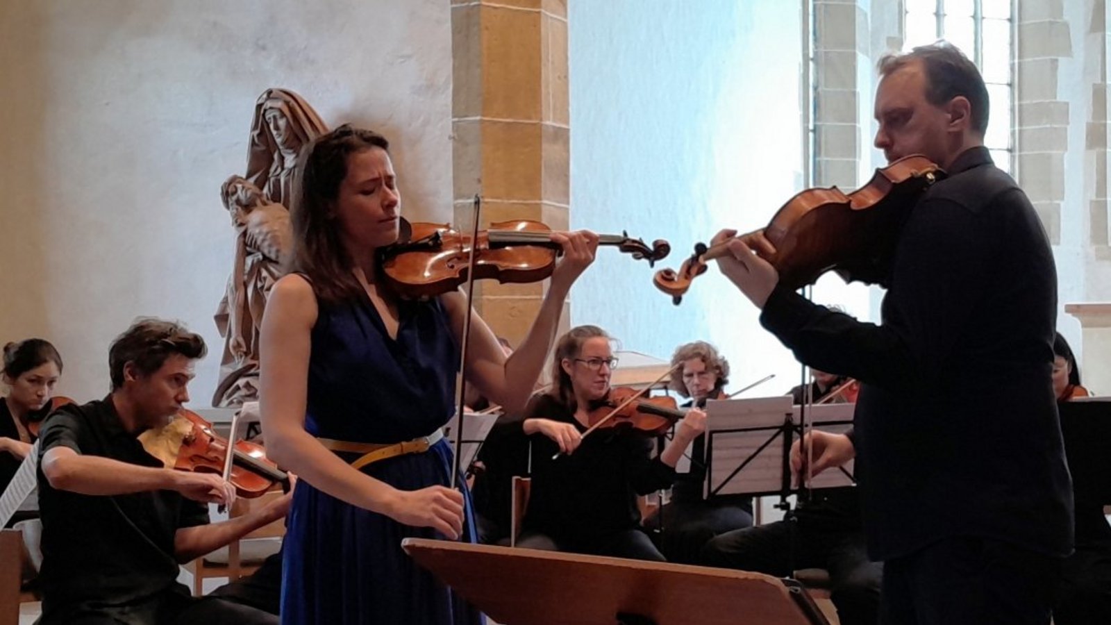 Die Solisten Maryana Osipova (Violine) und Dmitry Hahalin (Viola) nehmen ihr Publikum mit in schwedische Klangwelten. Foto: Filitz Die Solisten Maryana Osipova (Violine) und Dmitry Hahalin (Viola) nehmen ihr Publikum mit in schwedische Klangwelten. Foto: Filitz