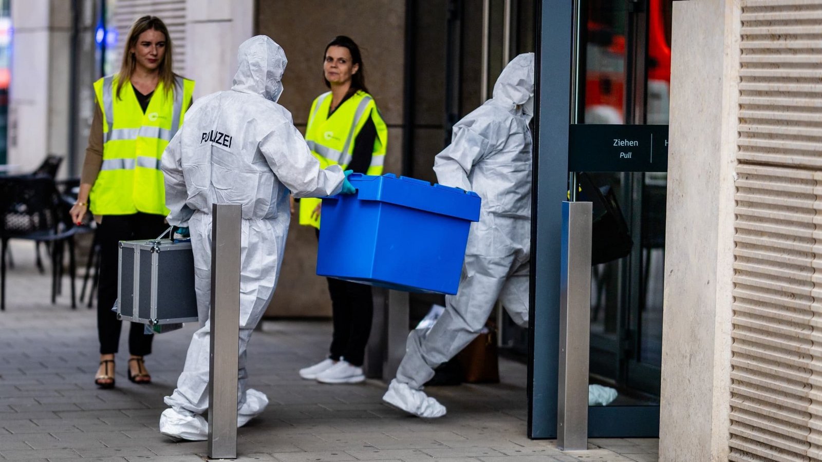 Eine Frau wurde in dem Stuttgarter Einkaufszentrum schwer verletzt.Christoph Schmidt/dpa Eine Frau wurde in dem Stuttgarter Einkaufszentrum schwer verletzt.Christoph Schmidt/dpa