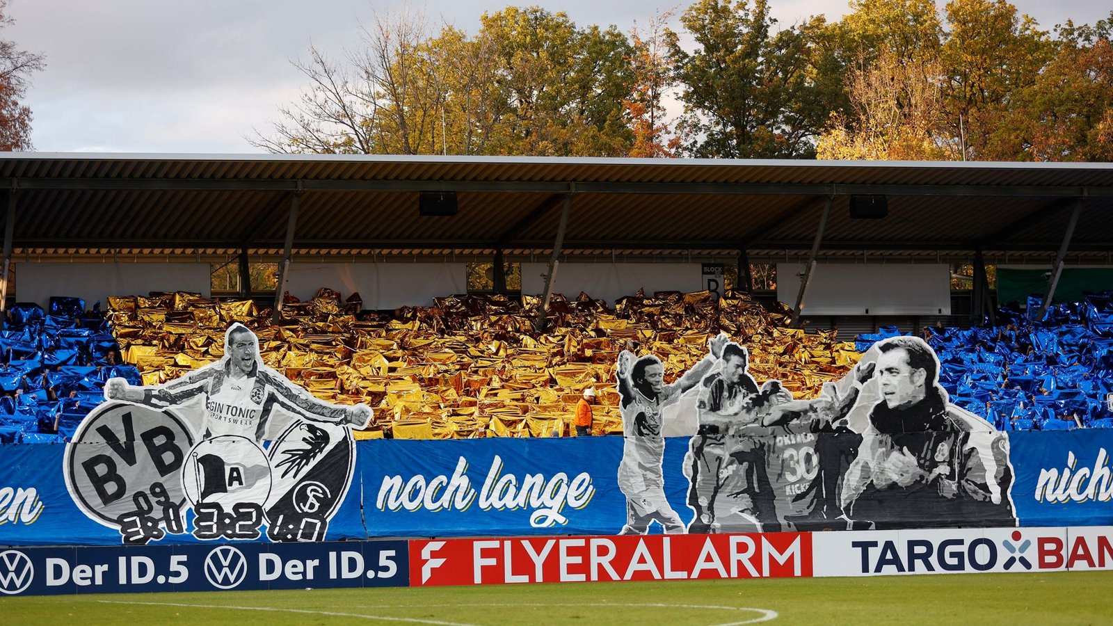 Vor der Partie zeigten die Anhänger der Kickers eine imposante Choreo.Foto: Pressefoto Baumann/Volker Müller