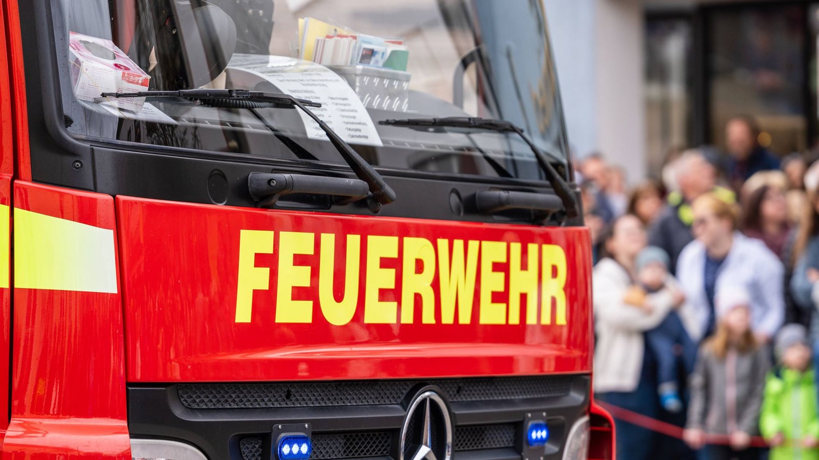 Die Feuerwehr versuchte zunächst vergeblich, den Brand zu löschen. (Symbolfoto)Foto: IMAGO/Bihlmayerfotografie/IMAGO/Michael Bihlmayer