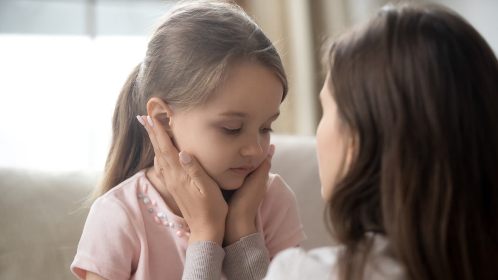 Sollte man das Kind nicht lieber zu Hause behalten?Foto: fizkes / shutterstock.com Sollte man das Kind nicht lieber zu Hause behalten?Foto: fizkes / shutterstock.com