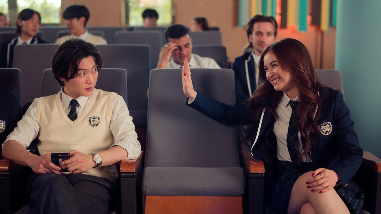 Sang Heon Lee („Min-Ho“) und Anna Cathcart („Kitty“).Foto: 2024 Netflix, Inc. Sang Heon Lee („Min-Ho“) und Anna Cathcart („Kitty“).Foto: 2024 Netflix, Inc.