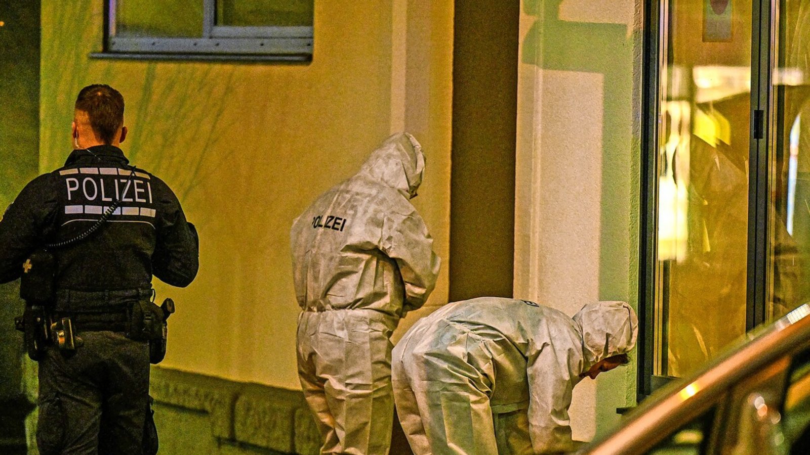 Bauchschuss im Imbiss: Spurensicherung am 28. Januar 2025 am Tatort nahe dem Bahnhof Möhringen.Foto: dpa/Andreas Rosar Bauchschuss im Imbiss: Spurensicherung am 28. Januar 2025 am Tatort nahe dem Bahnhof Möhringen.Foto: dpa/Andreas Rosar