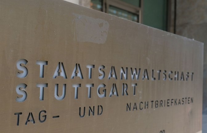 Die Post aus dem Briefkasten zu verteilen gehört zur Arbeit der Wachtmeister.<span class='image-autor'>Foto: Bernd Weißbrod/dpa</span>