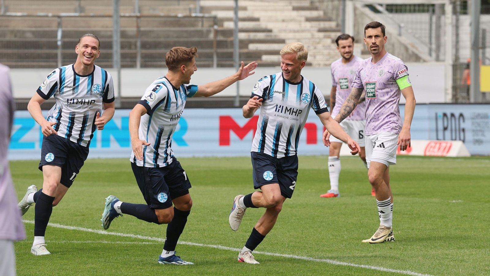Per Lockl jubelt nach dem 1:0.Foto: Baumann/Hansi Britsch Per Lockl jubelt nach dem 1:0.Foto: Baumann/Hansi Britsch