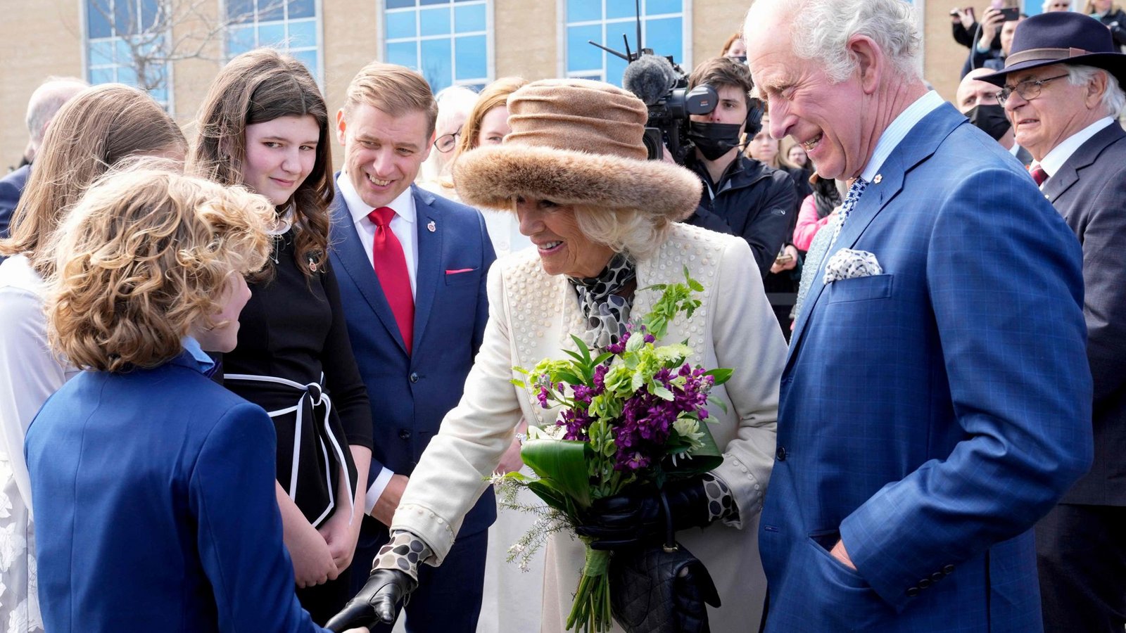 ... und Herzogin Camilla mischten sich unters Volk.Foto: AFP/PAUL CHIASSON