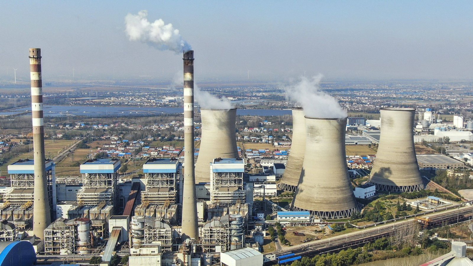 China ist einer der größten CO2-Emittenten weltweit. Im Bild das Kohlekraftwerk Huaneng in Huaian (Provinz Jiangsu).Foto: imago//CFOTO China ist einer der größten CO2-Emittenten weltweit. Im Bild das Kohlekraftwerk Huaneng in Huaian (Provinz Jiangsu).Foto: imago//CFOTO