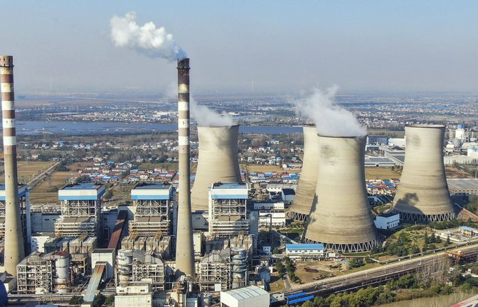 China ist einer der größten CO2-Emittenten weltweit. Im Bild  das Kohlekraftwerk Huaneng   in  Huaian (Provinz Jiangsu).<span class='image-autor'>Foto: imago//CFOTO</span>