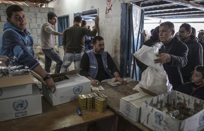 Die Menschen im Gazastreifen sind auf die Hilfe der internationalen Gemeinschaft angewiesen. Die EU will die Unterstützung nun ausweiten.<span class='image-autor'>Foto: dpa/Wissam Nassar</span>