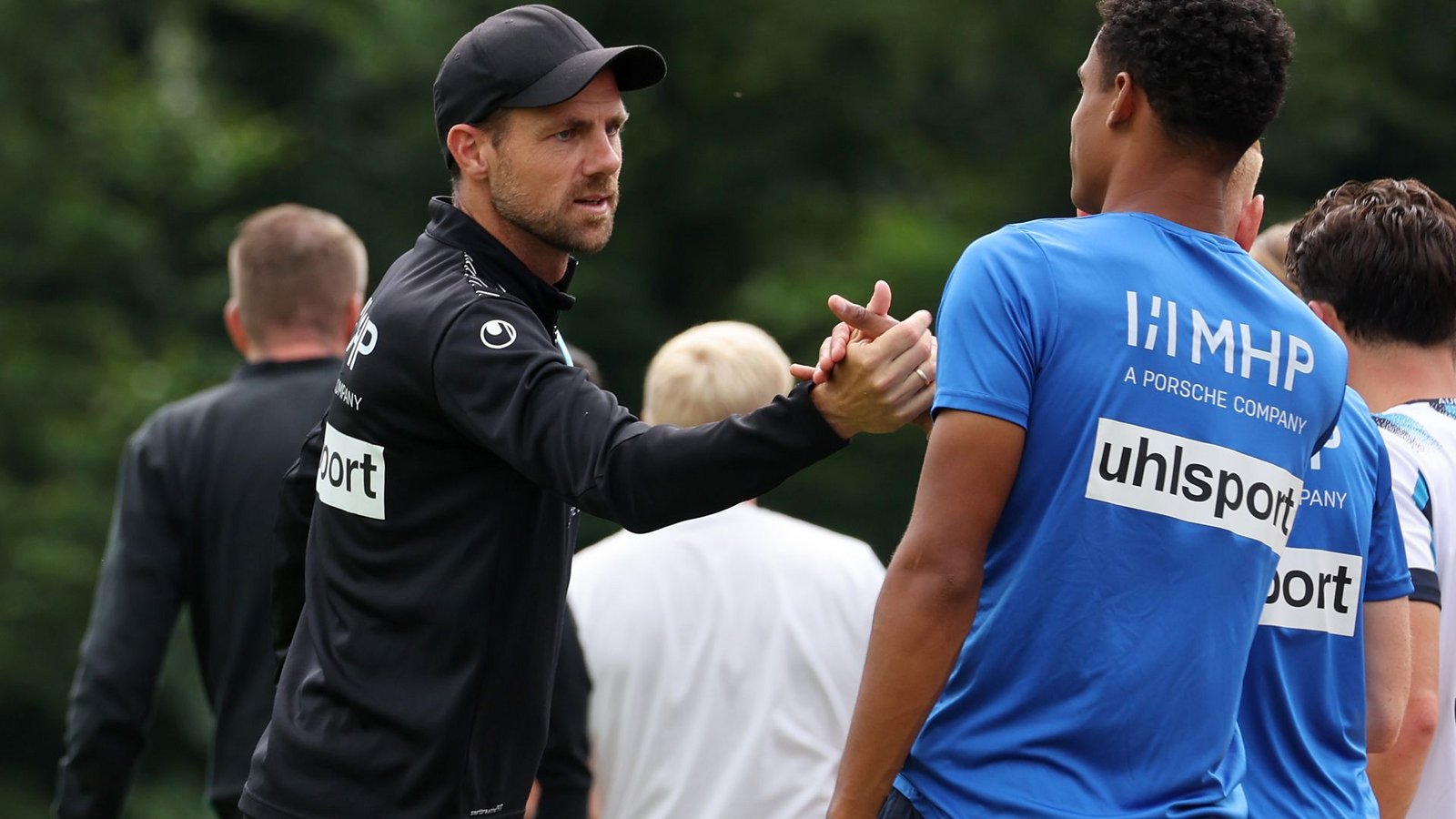 Kickers-Coach Marco Wildersinn mit Neuzugang Melkamu Frauendorf.Foto: Baumann Kickers-Coach Marco Wildersinn mit Neuzugang Melkamu Frauendorf.Foto: Baumann