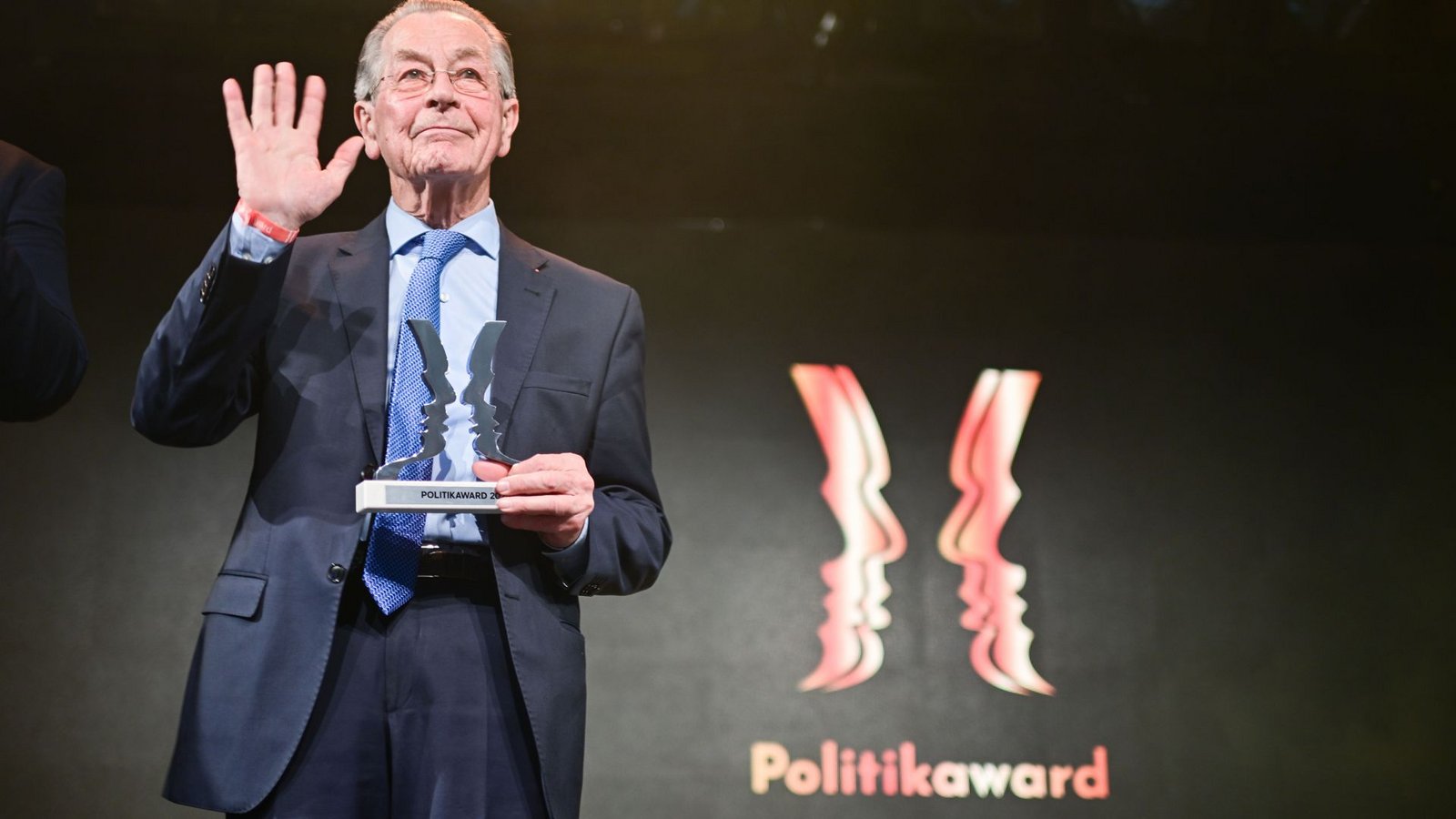 Franz Müntefering (SPD), früherer SPD-Vorsitzender, wurde während der Verleihung der Politikawards 2026 im Tipi am Kanzleramt für sein Lebenswerk geehrt.Foto: Sebastian Christoph Gollnow/dpa/Sebastian Christoph Gollnow Franz Müntefering (SPD), früherer SPD-Vorsitzender, wurde während der Verleihung der Politikawards 2026 im Tipi am Kanzleramt für sein Lebenswerk geehrt.Foto: Sebastian Christoph Gollnow/dpa/Sebastian Christoph Gollnow