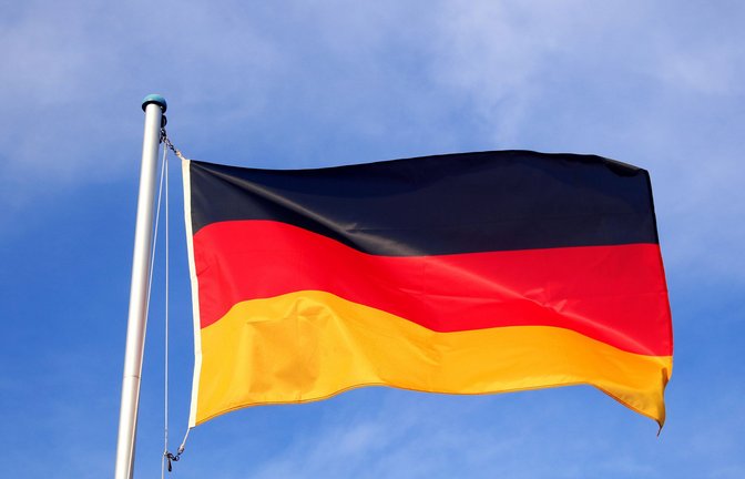 Warum wehen heute die Flaggen?<span class='image-autor'>Foto: IMAGO/blickwinkel/IMAGO/R. Rebmann</span>