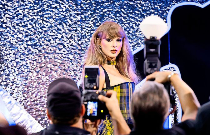 Was ist echt? Was ist Inszenierung? Fragen, die sich beim Phänomen Taylor Swift unweigerlich stellen: die Popsängerin bei den Video Music Awards 2024.<span class='image-autor'>Foto: SWR/Imago/Cover-Images</span>