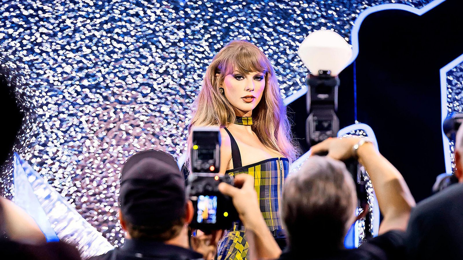 Was ist echt? Was ist Inszenierung? Fragen, die sich beim Phänomen Taylor Swift unweigerlich stellen: die Popsängerin bei den Video Music Awards 2024.Foto: SWR/Imago/Cover-Images